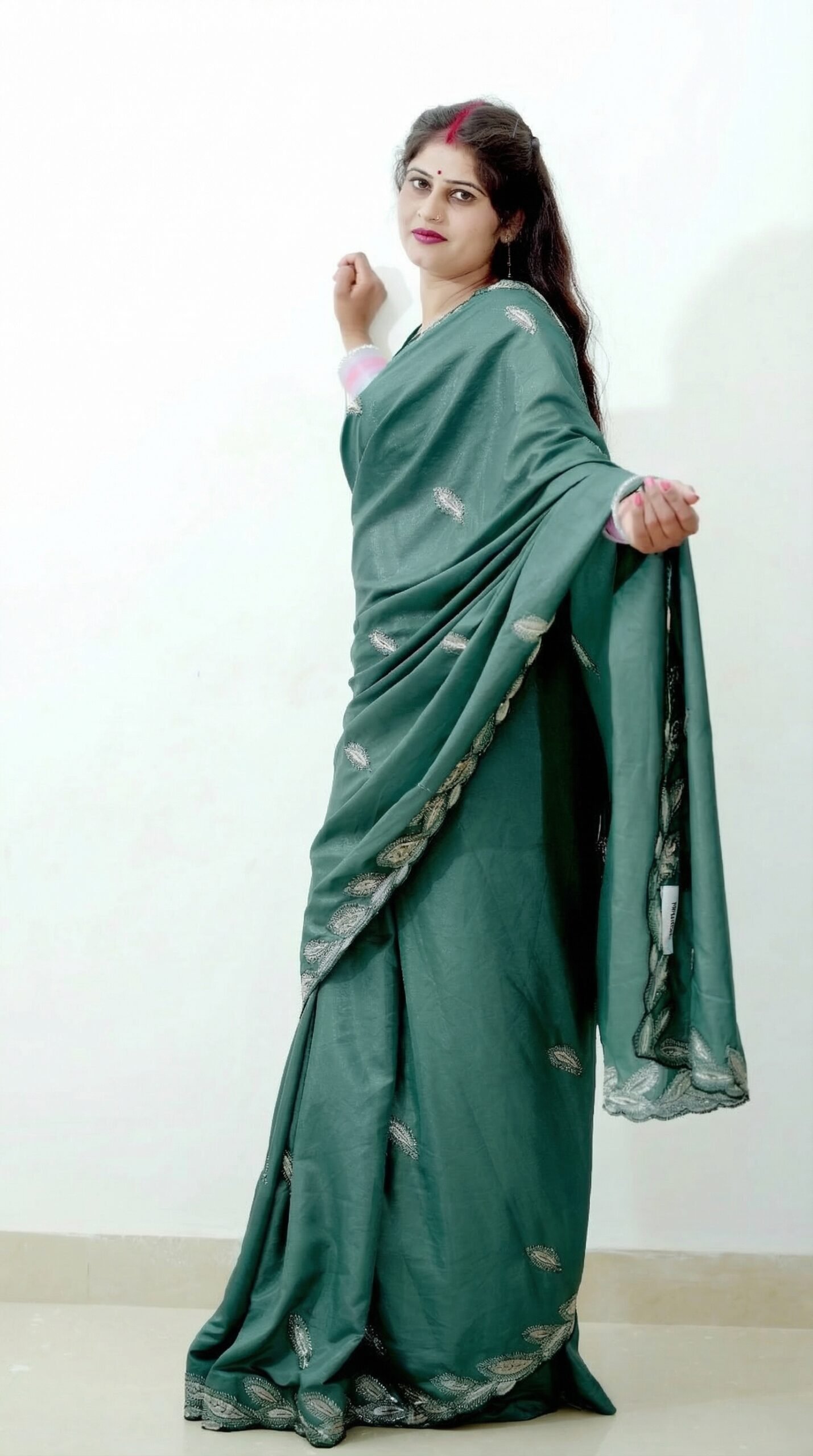 This_is_a_new_image_of_a_saree_with_the_base_color_delpmaspu (12)