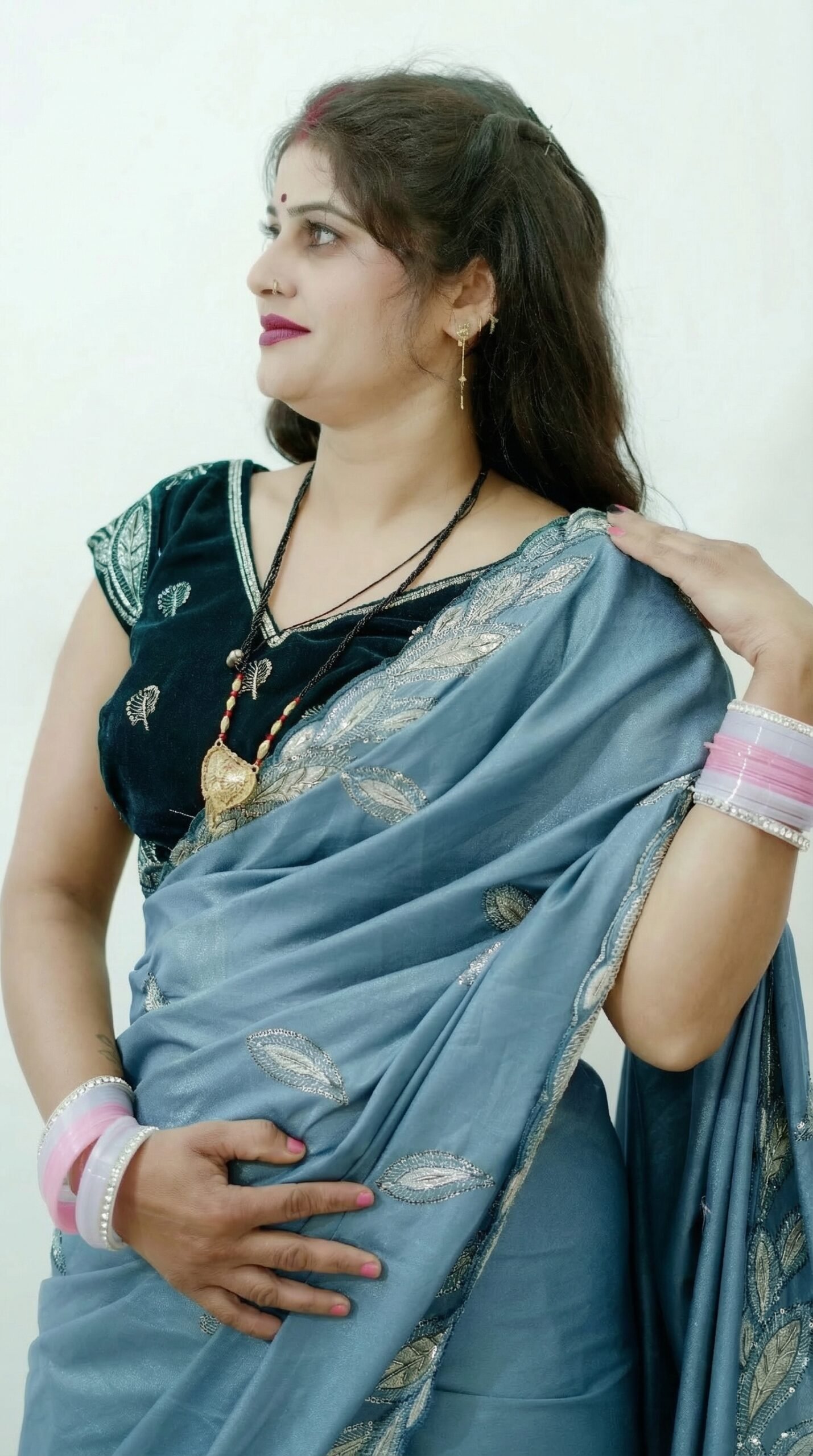 This_is_a_new_image_of_a_saree_with_the_base_color_delpmaspu (3)