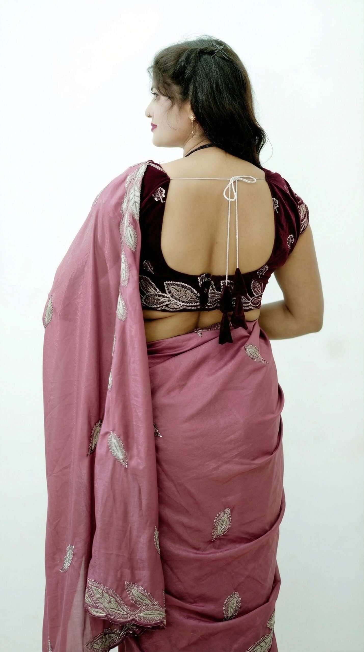 This_is_a_new_image_of_a_saree_with_the_base_color_delpmaspu (7)