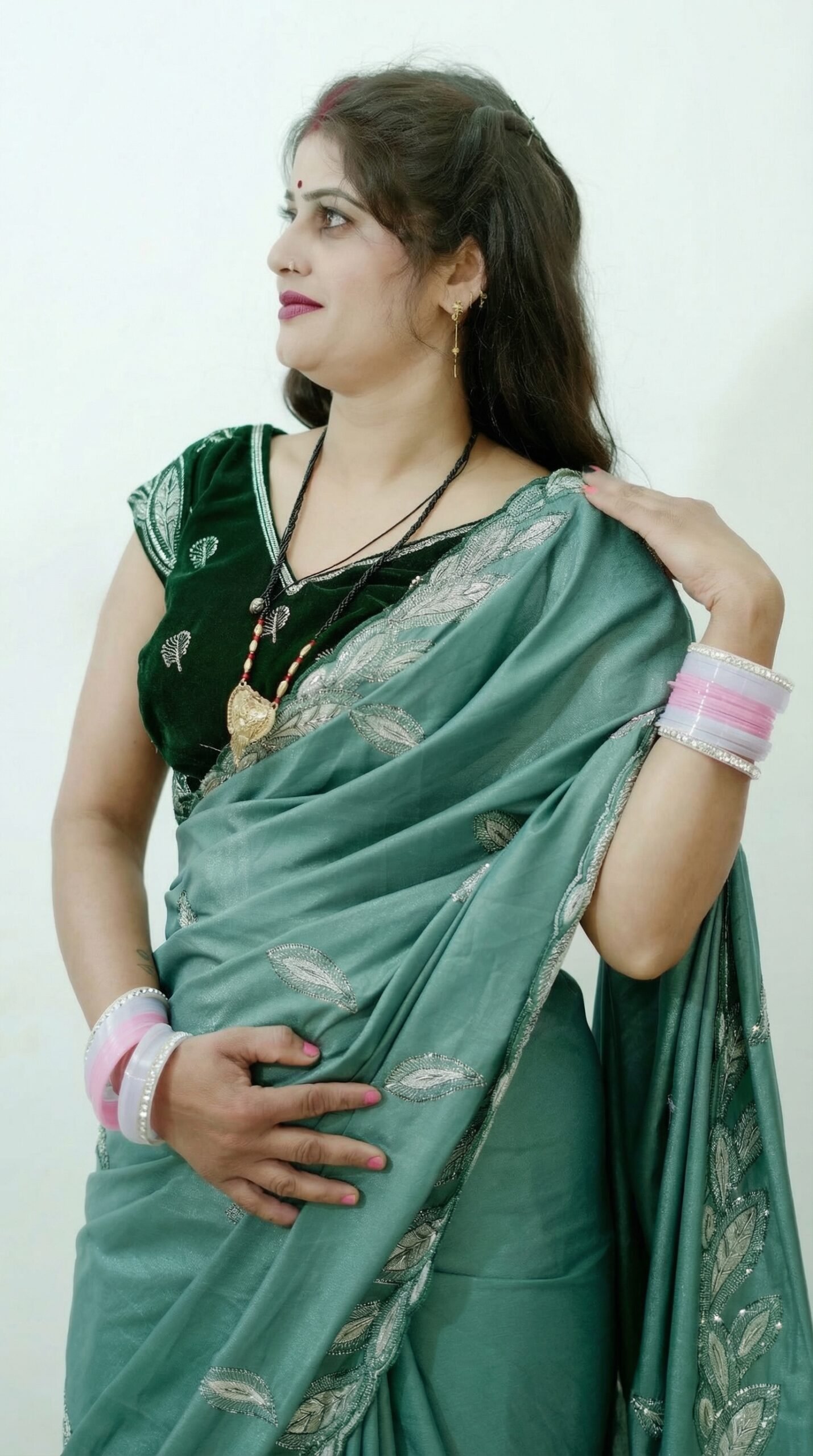 This_is_a_new_image_of_a_saree_with_the_base_color_delpmaspu (9)