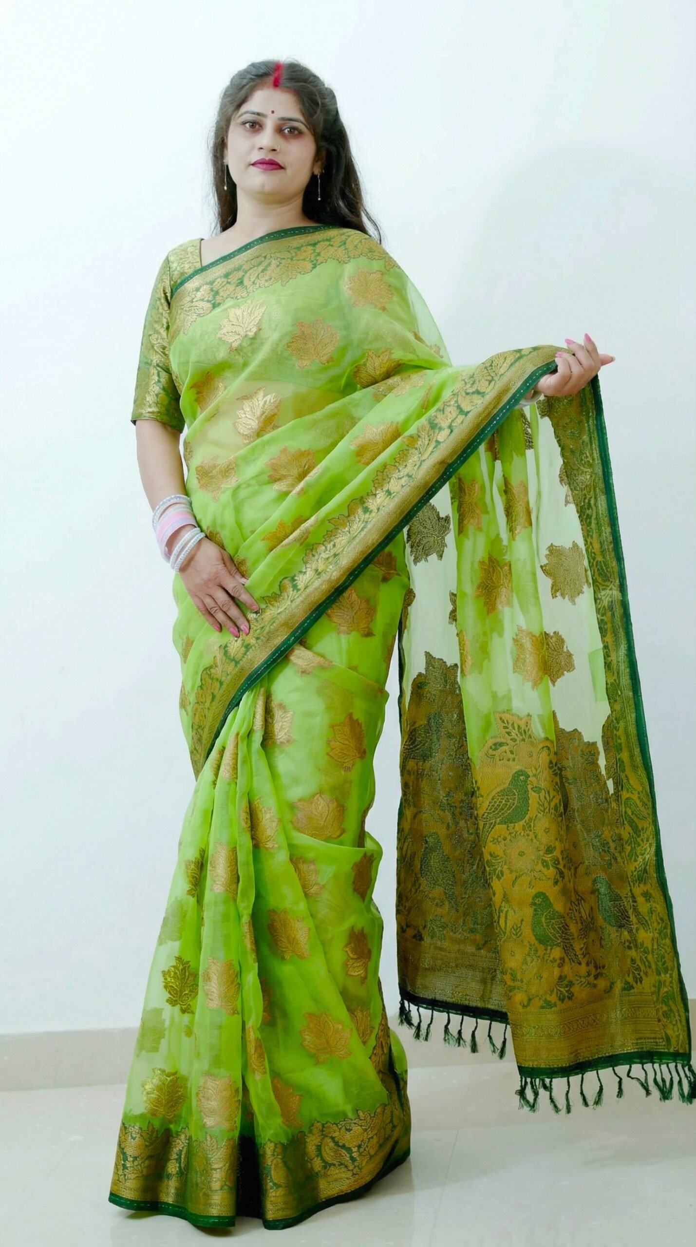 This_is_an_original_image_of_the_saree_with_the_mo_delpmaspu (3)