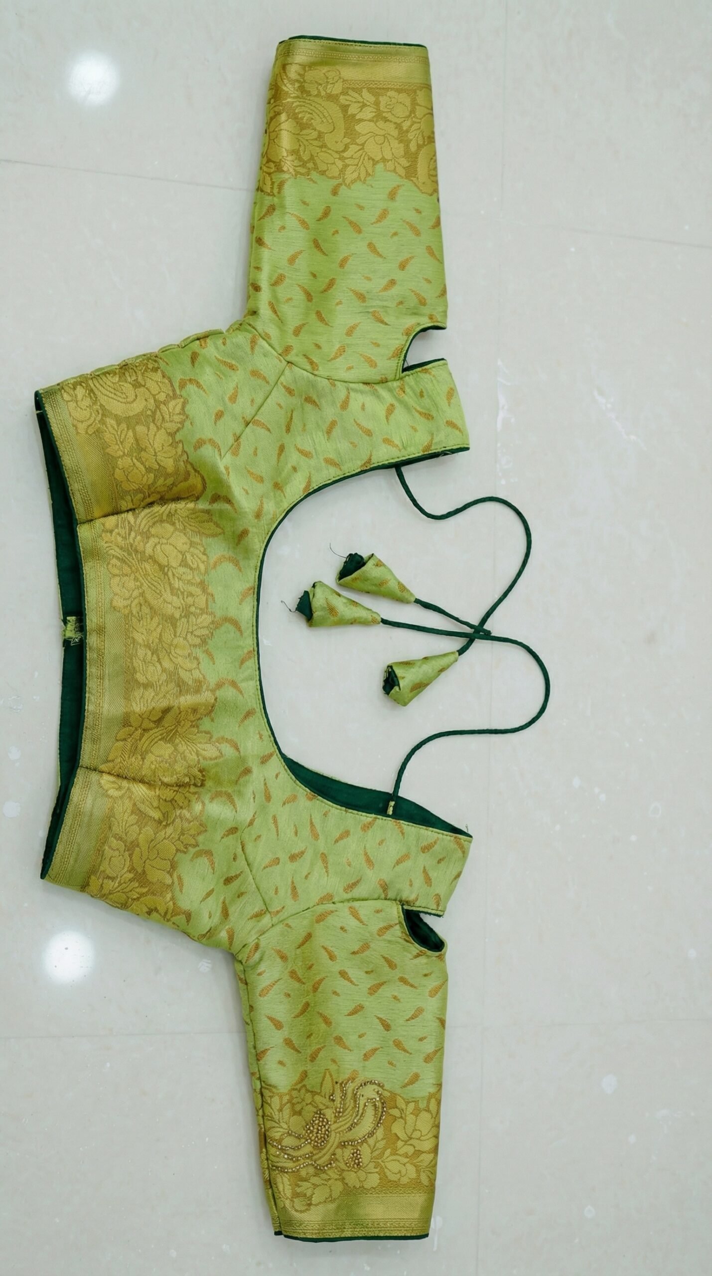This_is_an_original_image_of_the_saree_with_the_mo_delpmaspu (5)