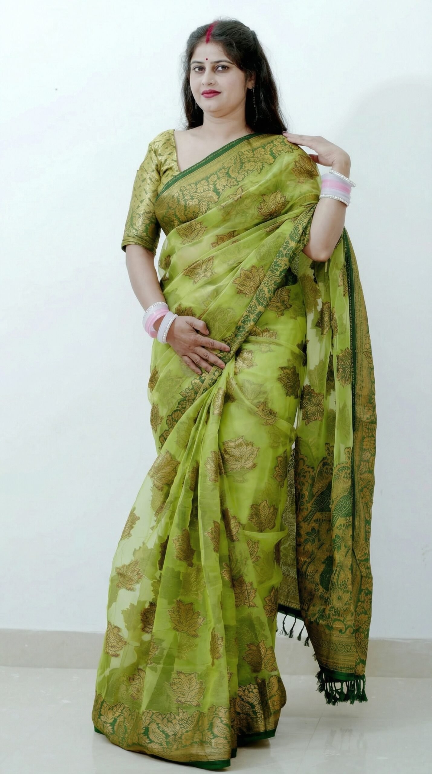 This_is_an_original_image_of_the_saree_with_the_mo_delpmaspu